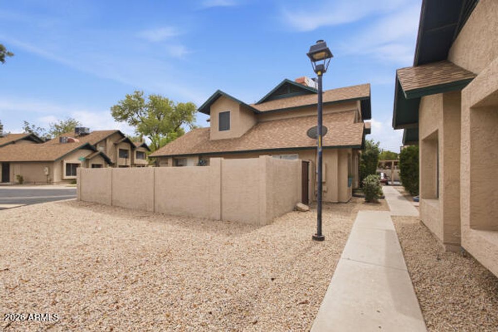 8024 N 48TH Lane, Glendale, AZ 85302 — photo 2