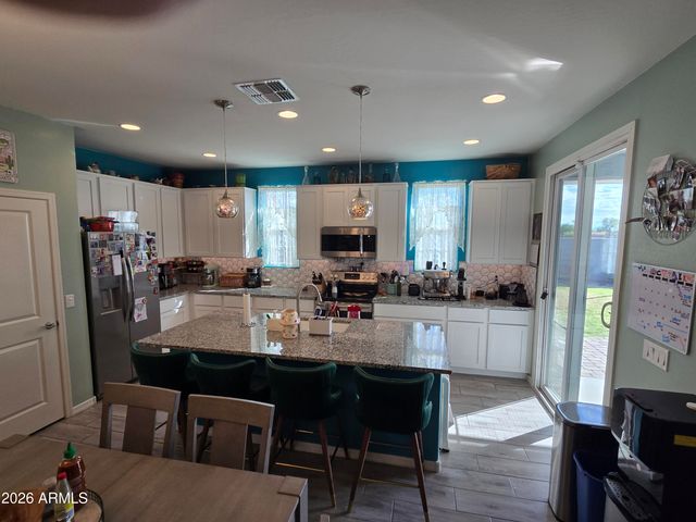 8435 W WINDSOR Boulevard, Glendale, AZ 85305