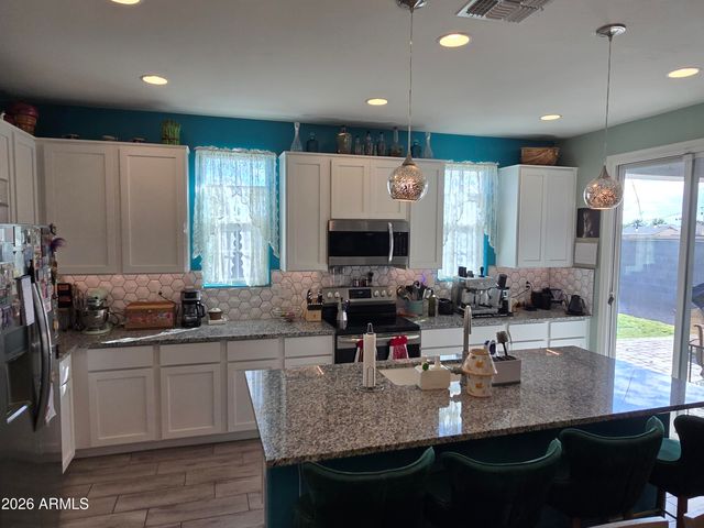 8435 W WINDSOR Boulevard, Glendale, AZ 85305