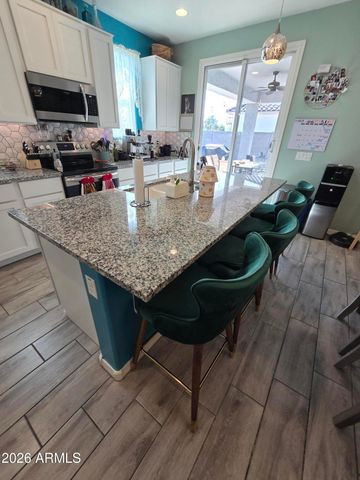 8435 W WINDSOR Boulevard, Glendale, AZ 85305