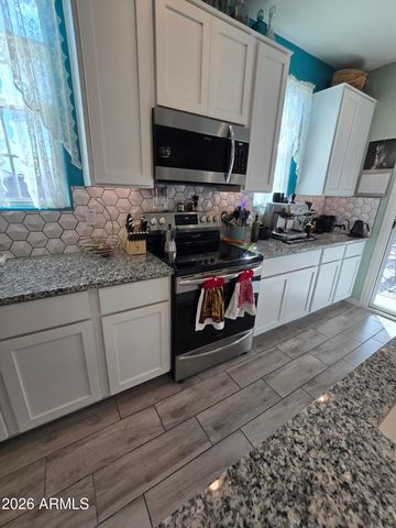 8435 W WINDSOR Boulevard, Glendale, AZ 85305