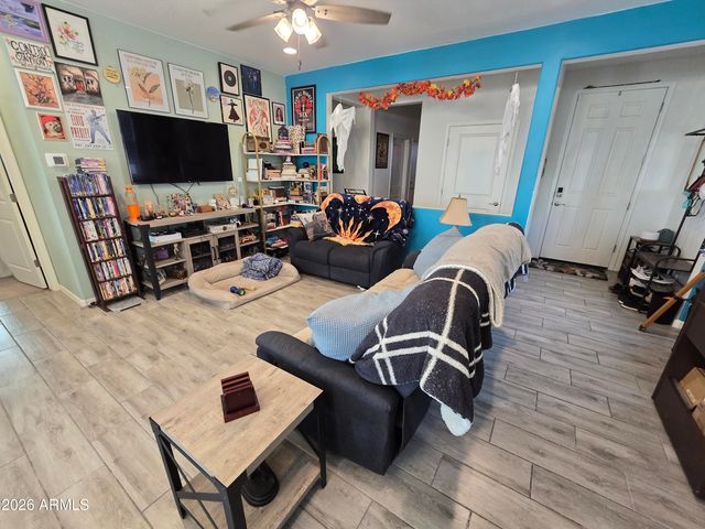 8435 W WINDSOR Boulevard, Glendale, AZ 85305
