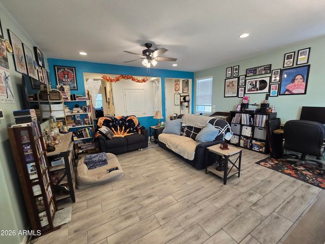 8435 W WINDSOR Boulevard, Glendale, AZ 85305