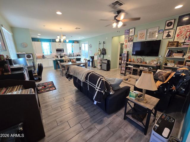 8435 W WINDSOR Boulevard, Glendale, AZ 85305