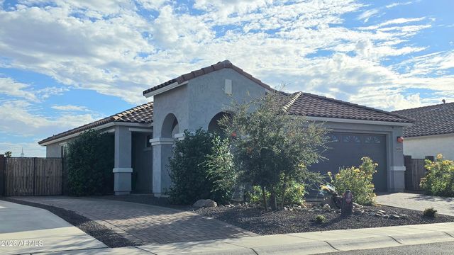 8435 W WINDSOR Boulevard, Glendale, AZ 85305