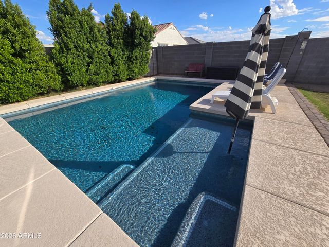 8435 W WINDSOR Boulevard, Glendale, AZ 85305