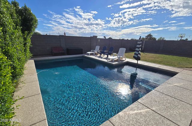 8435 W WINDSOR Boulevard, Glendale, AZ 85305