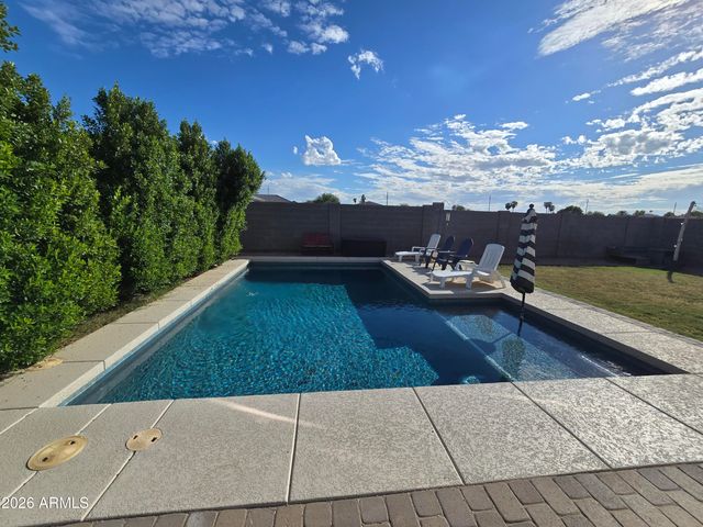 8435 W WINDSOR Boulevard, Glendale, AZ 85305