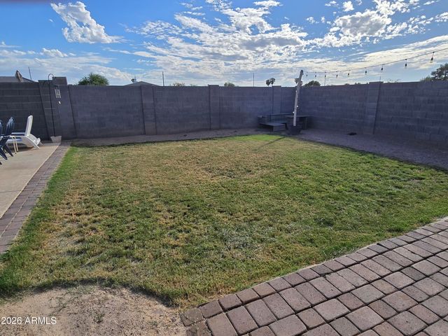 8435 W WINDSOR Boulevard, Glendale, AZ 85305