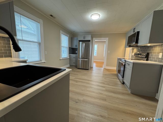 22 Dwight Street 2nd Fl, Ansonia, CT 06401