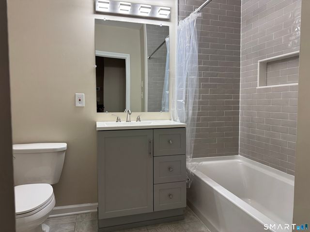 22 Dwight Street 2nd Fl, Ansonia, CT 06401