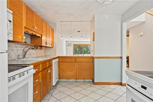 7 Wake Robin Road 1604, Lincoln, RI 02865