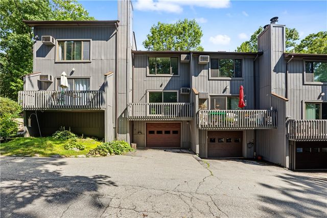 7 Wake Robin Road 1604, Lincoln, RI 02865