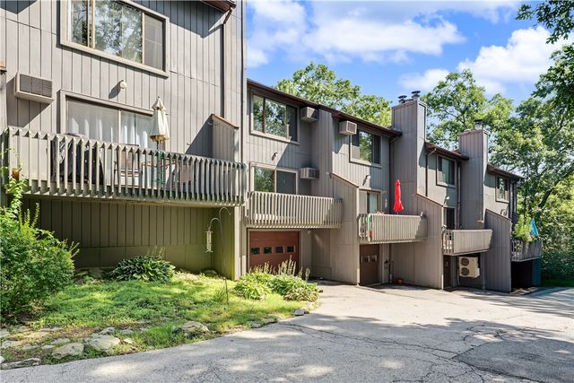 7 Wake Robin Road 1604, Lincoln, RI 02865