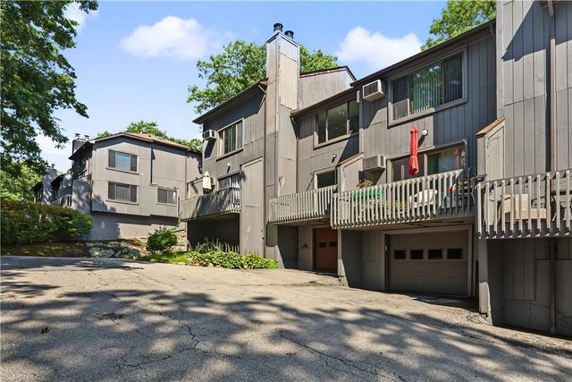 7 Wake Robin Road 1604, Lincoln, RI 02865