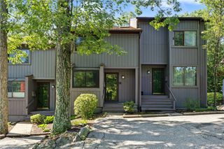 7 Wake Robin Road 1604, Lincoln, RI 02865