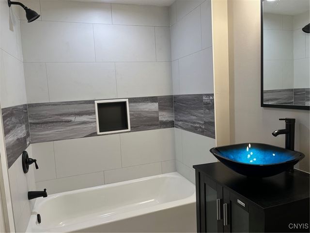 110 Edgemere Road, Salina, NY 13208