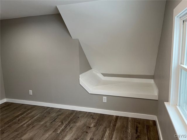 110 Edgemere Road, Salina, NY 13208