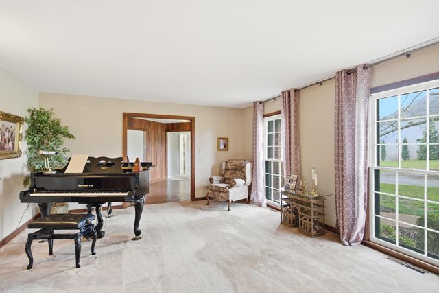 2215 S COUNTRY CLUB DR, Columbia, MO 65201