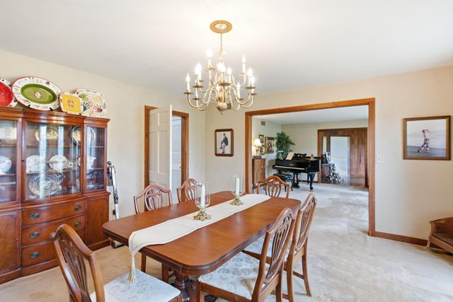 2215 S COUNTRY CLUB DR, Columbia, MO 65201