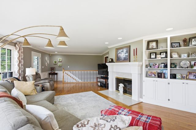 2215 S COUNTRY CLUB DR, Columbia, MO 65201