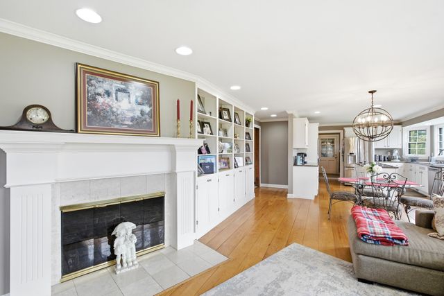 2215 S COUNTRY CLUB DR, Columbia, MO 65201