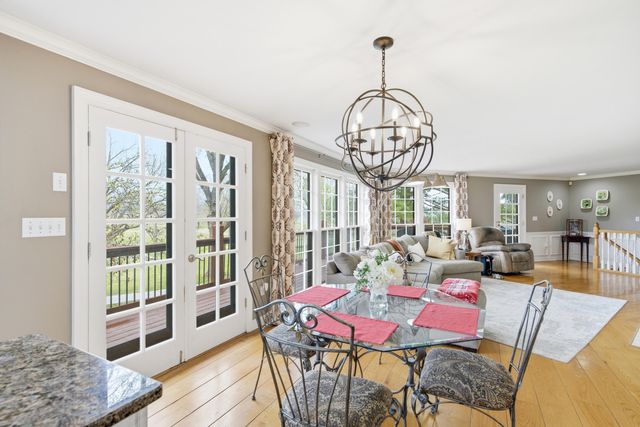 2215 S COUNTRY CLUB DR, Columbia, MO 65201