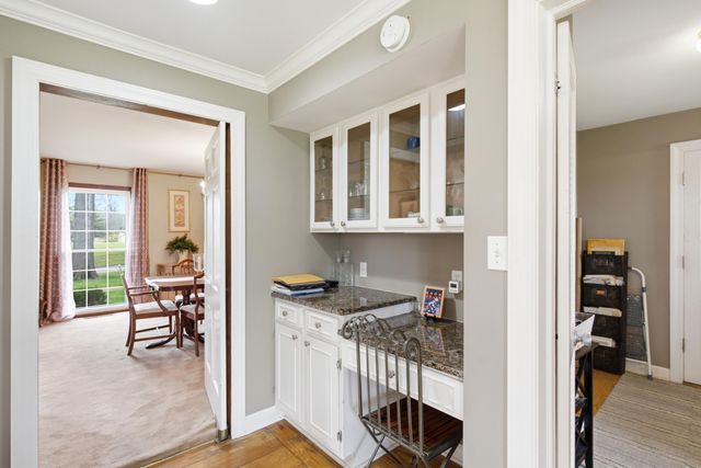 2215 S COUNTRY CLUB DR, Columbia, MO 65201