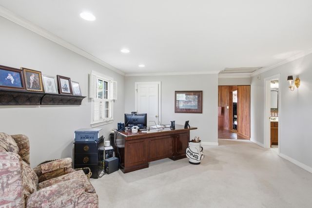 2215 S COUNTRY CLUB DR, Columbia, MO 65201