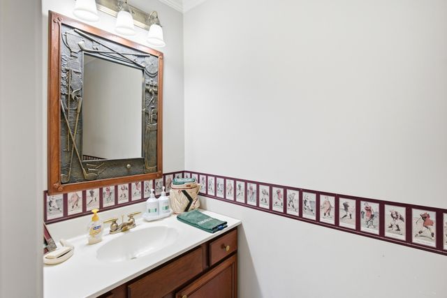 2215 S COUNTRY CLUB DR, Columbia, MO 65201