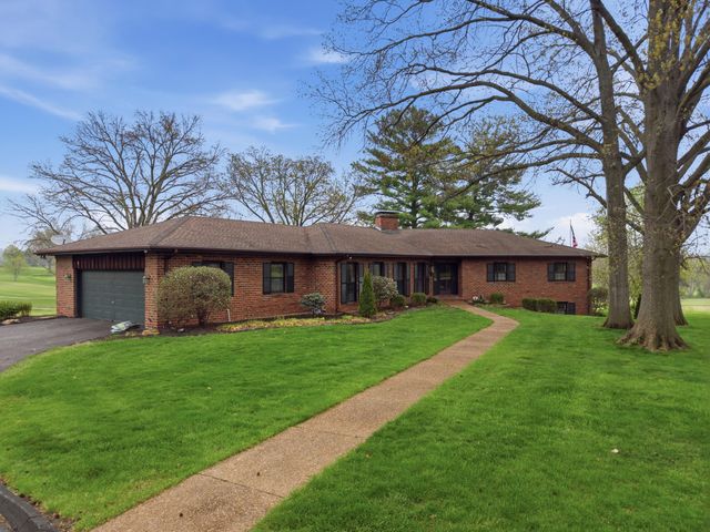2215 S COUNTRY CLUB DR, Columbia, MO 65201