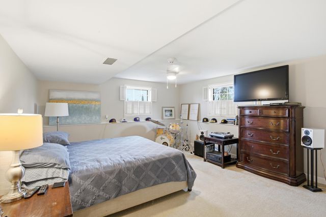 2215 S COUNTRY CLUB DR, Columbia, MO 65201