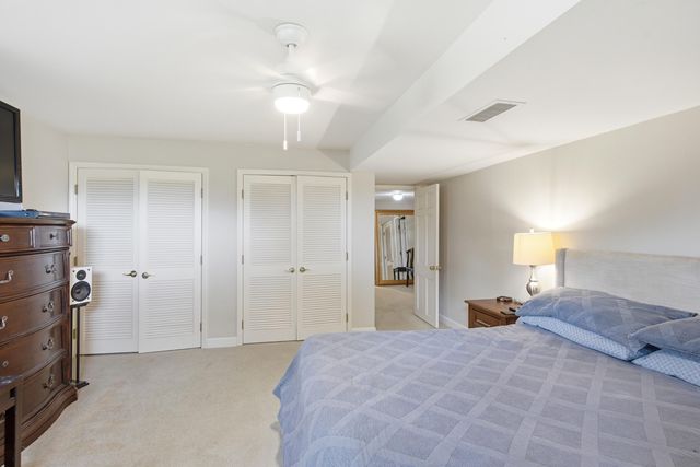 2215 S COUNTRY CLUB DR, Columbia, MO 65201