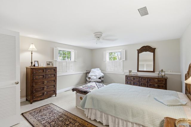 2215 S COUNTRY CLUB DR, Columbia, MO 65201