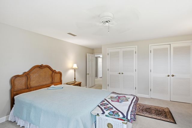 2215 S COUNTRY CLUB DR, Columbia, MO 65201