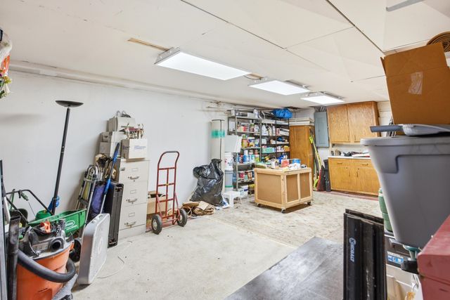 2215 S COUNTRY CLUB DR, Columbia, MO 65201