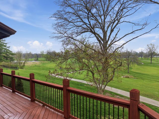 2215 S COUNTRY CLUB DR, Columbia, MO 65201