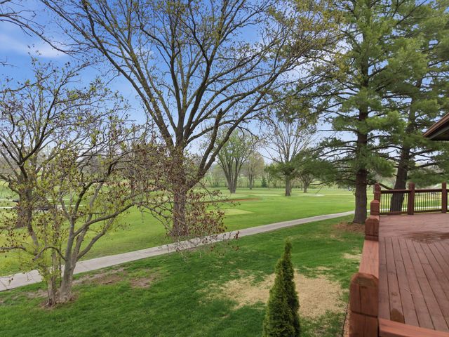 2215 S COUNTRY CLUB DR, Columbia, MO 65201