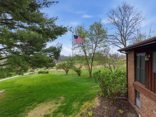 2215 S COUNTRY CLUB DR, Columbia, MO 65201