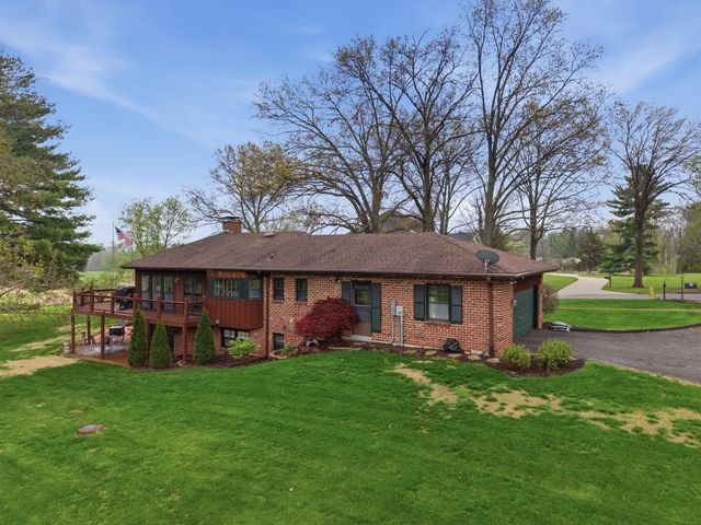 2215 S COUNTRY CLUB DR, Columbia, MO 65201