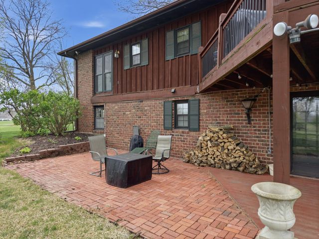 2215 S COUNTRY CLUB DR, Columbia, MO 65201