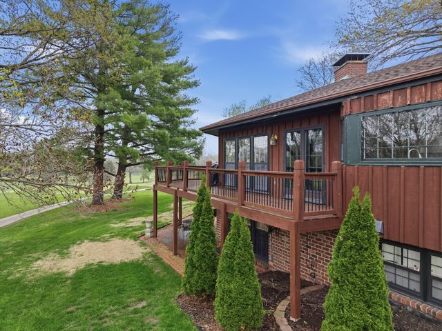 2215 S COUNTRY CLUB DR, Columbia, MO 65201