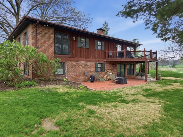 2215 S COUNTRY CLUB DR, Columbia, MO 65201