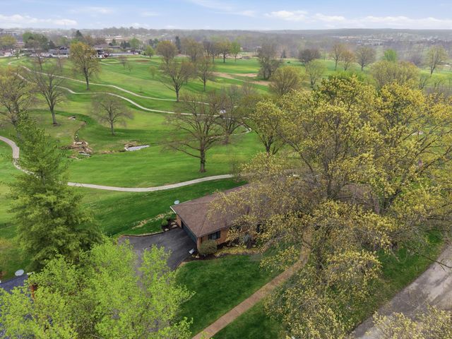 2215 S COUNTRY CLUB DR, Columbia, MO 65201