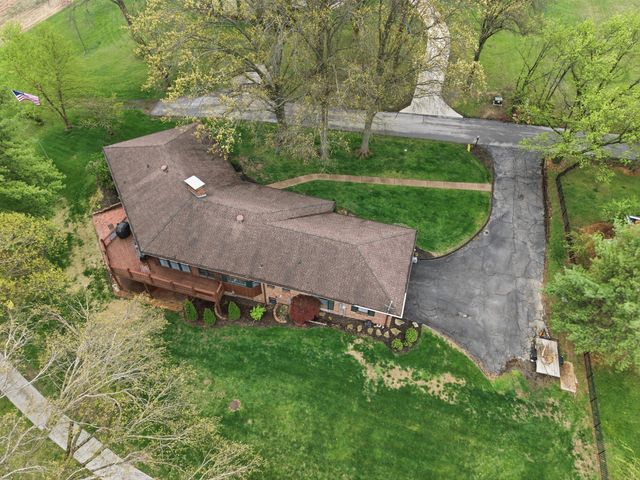 2215 S COUNTRY CLUB DR, Columbia, MO 65201