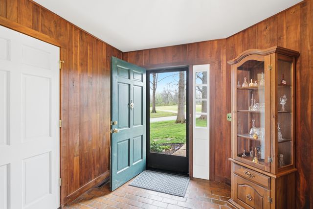 2215 S COUNTRY CLUB DR, Columbia, MO 65201