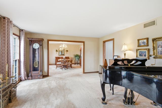 2215 S COUNTRY CLUB DR, Columbia, MO 65201