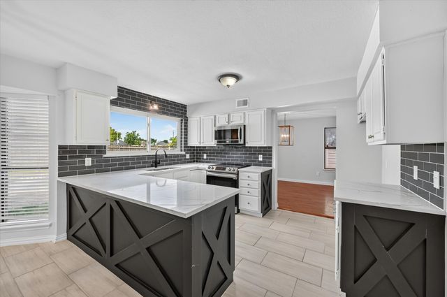 4301 Hudson Avenue, Grand Prairie, TX 75052