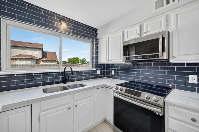 4301 Hudson Avenue, Grand Prairie, TX 75052
