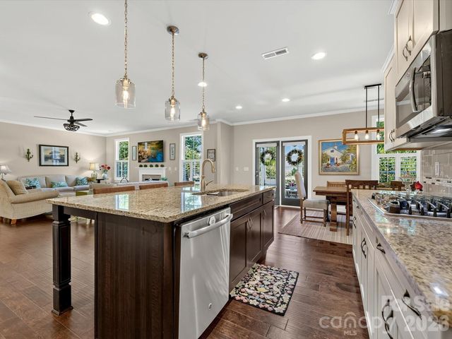 804 Sardis Lane, Charlotte, NC 28270